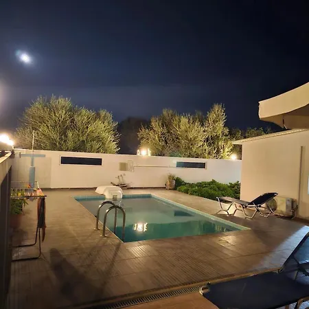 Pearl - Front House With Private Pool