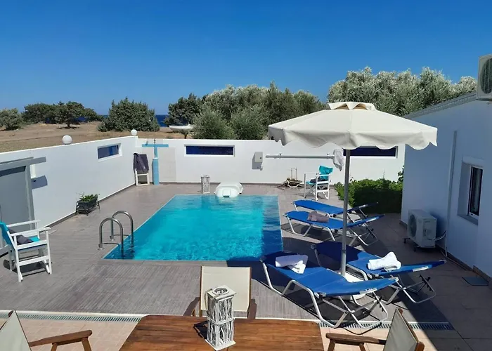 Pearl - Front House With Private Pool