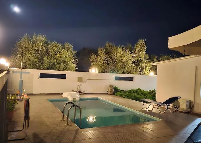 Pearl - Front House With Private Pool