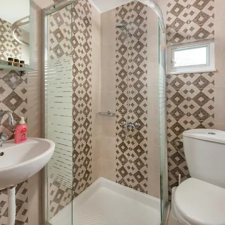 Pearl - Front House With Private Pool Vilă